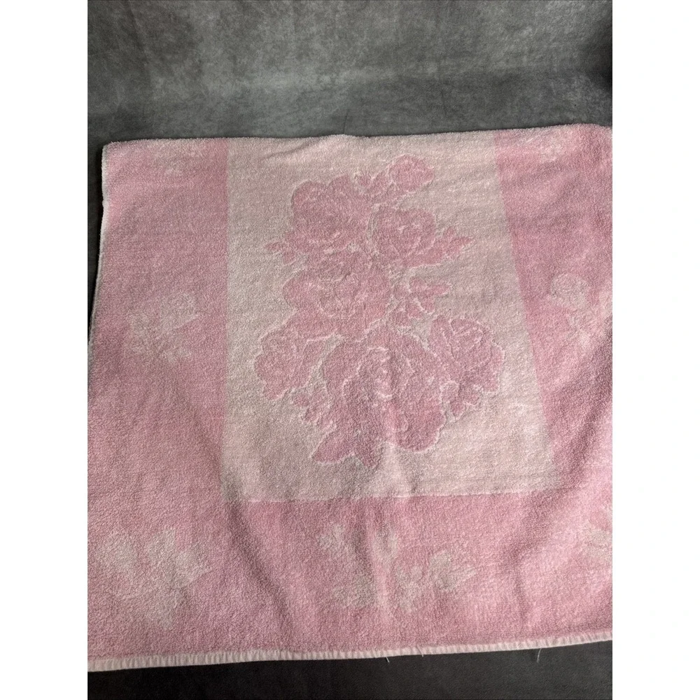 Vintage 1960s Bubble Gum Pink Mod Reversible 2 Tone Pink Floral Towel 24inx43in